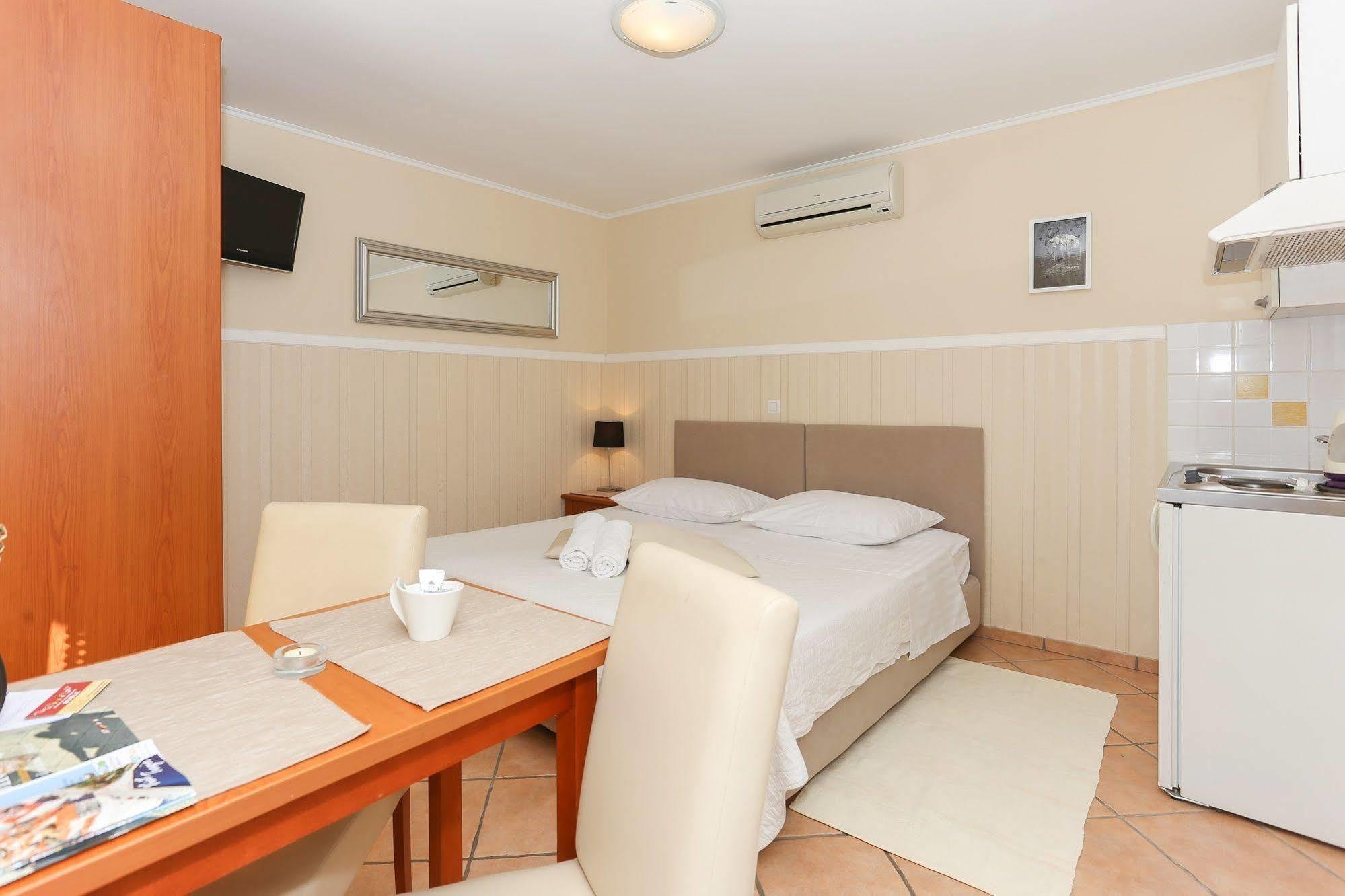 Apartments & Rooms Buble Trogir Eksteriør billede