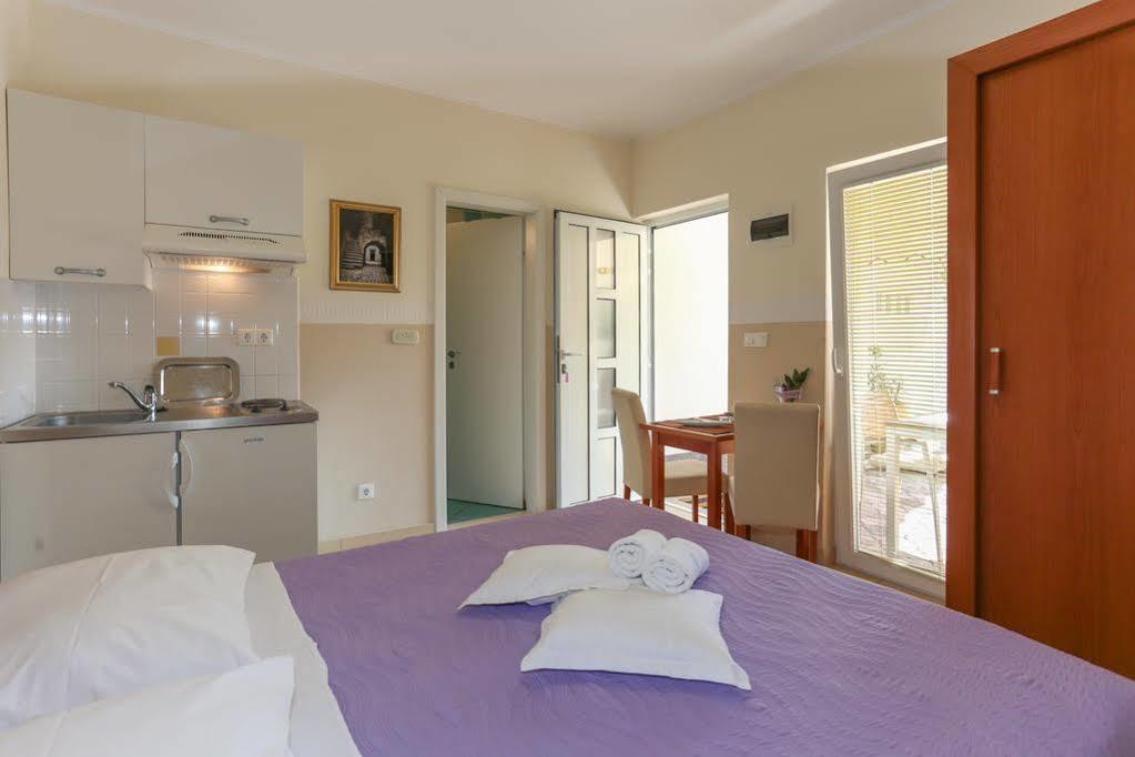 Apartments & Rooms Buble Trogir Eksteriør billede